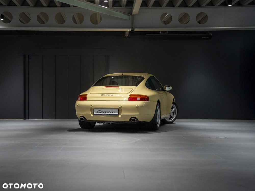 Porsche 911 Carrera - 5