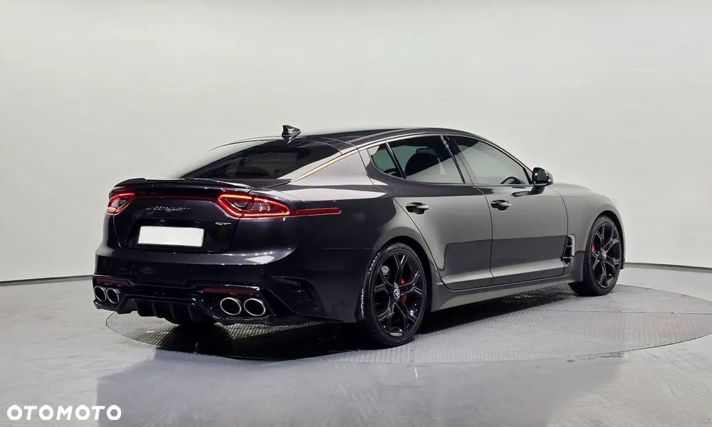 Kia Stinger - 3