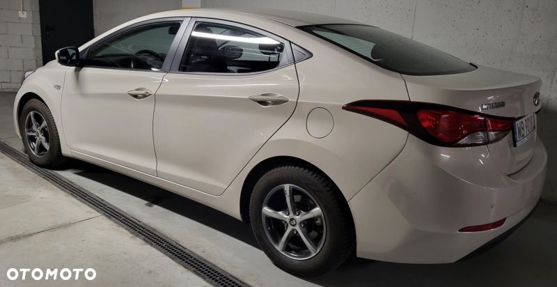 Hyundai Elantra 1.6 Classic + - 2