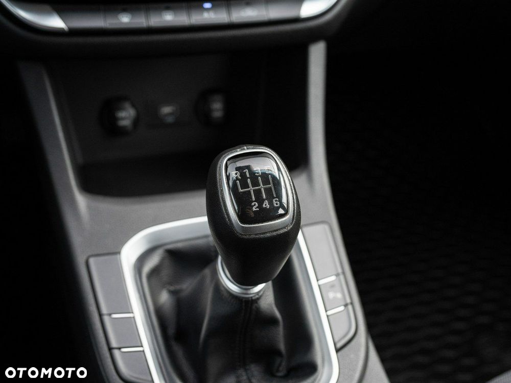 Hyundai i30 1.5 DPI Classic + - 17