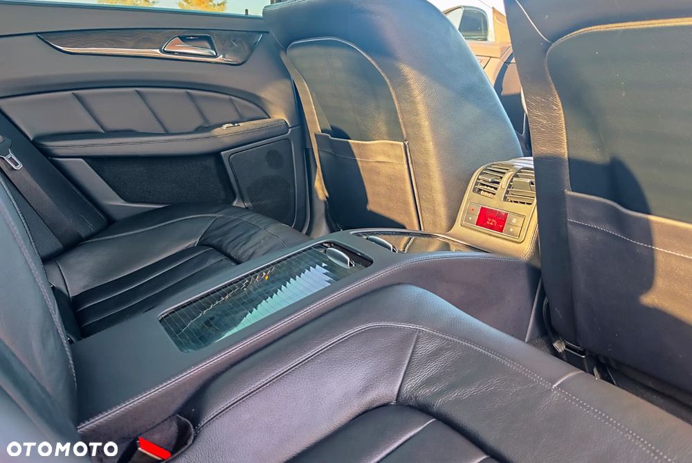 Mercedes-Benz CLS 500 4Matic BlueEFFICIENCY 7G-TRONIC - 35