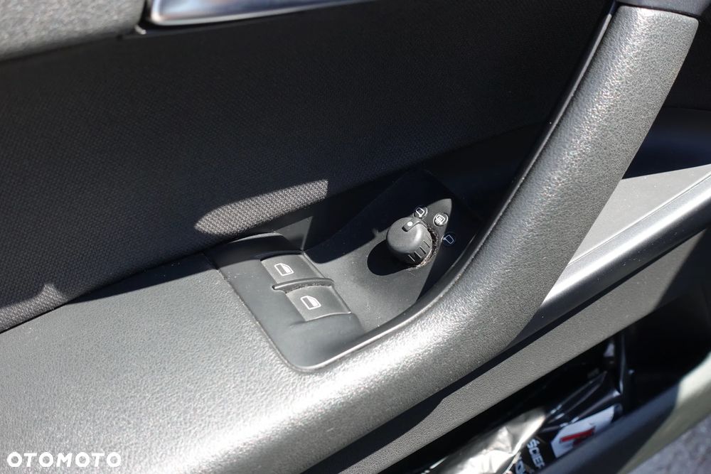 Audi A3 3-drzwiowe 1.6 Ambiente - 10