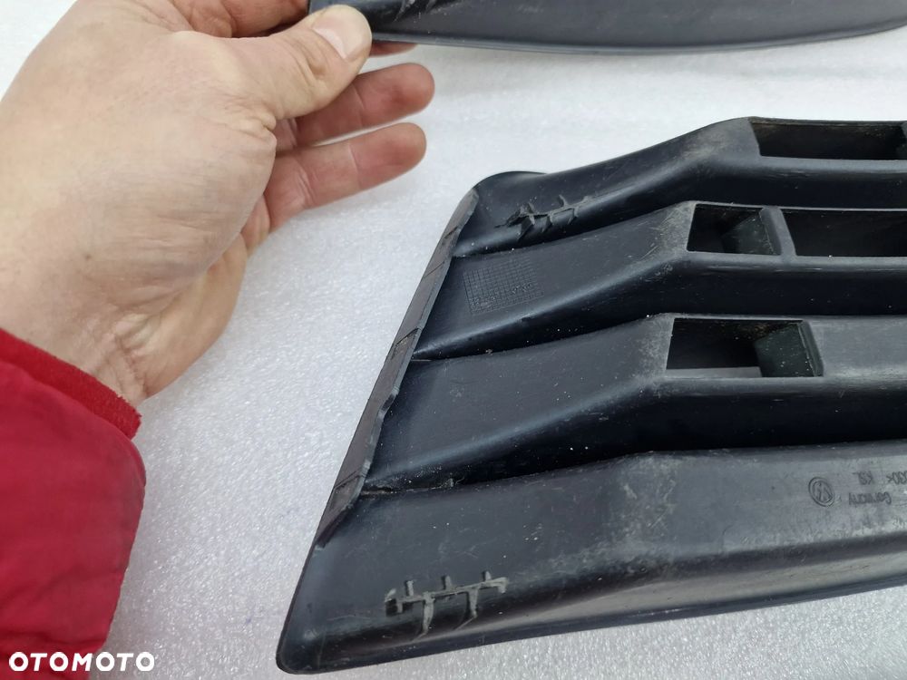 VW GOLF V 5 + PLUS 5+ LEWA KRATKA BOCZNA ZDERZAKA PRZEDNIEGO PRZÓD Z OPCJĄ BEZ HALOGENU BEZ HALOGENÓW  , NR 5M0853665 , NR AUKCJI E/66 - 9