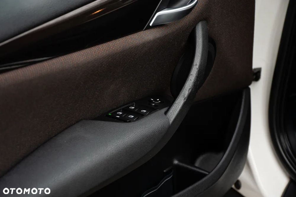 BMW X1 xDrive18d xLine - 34