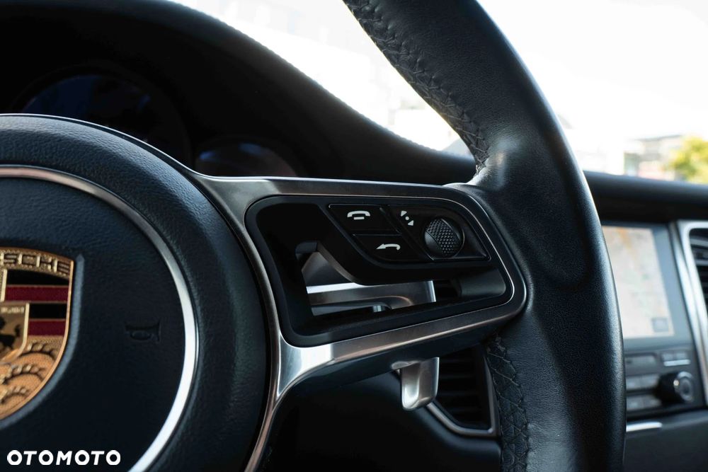 Porsche Macan - 24