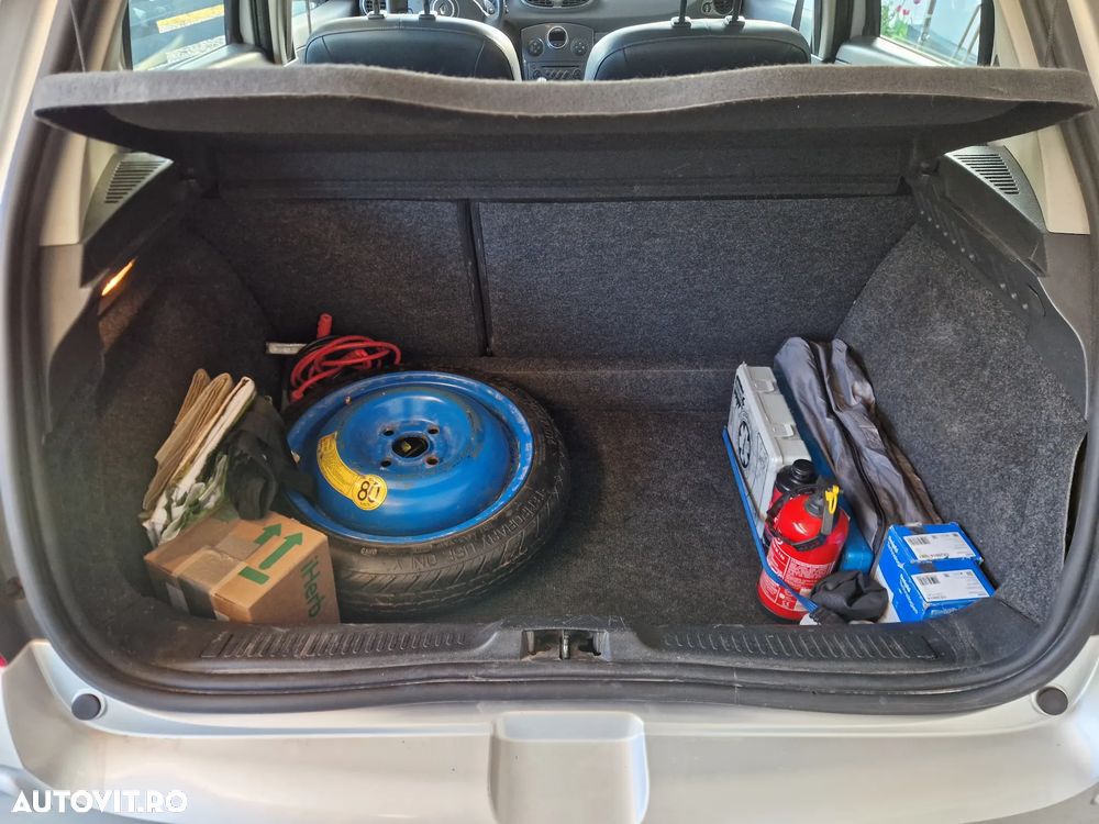 Renault Clio III 1.6 16V Dynamique - 20