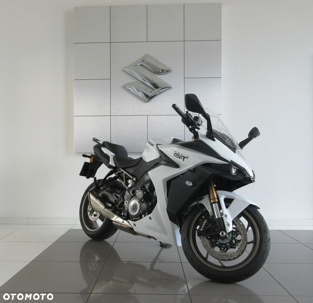 Suzuki GSX - 3
