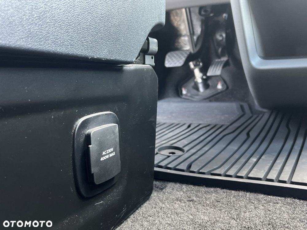 Ford Tourneo Custom - 38