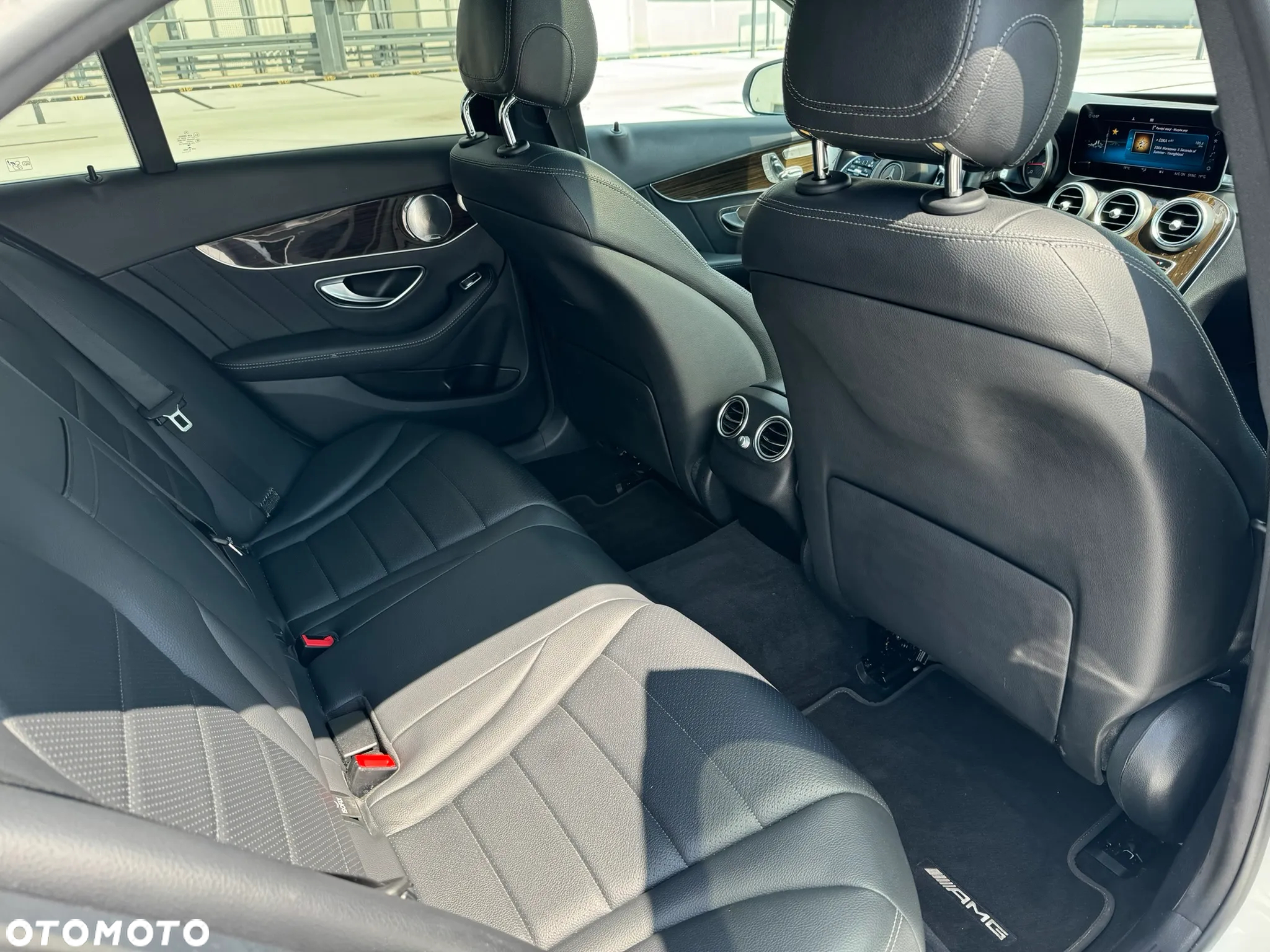 Mercedes-Benz Klasa C 300 4Matic 9G-TRONIC AMG Line - 18