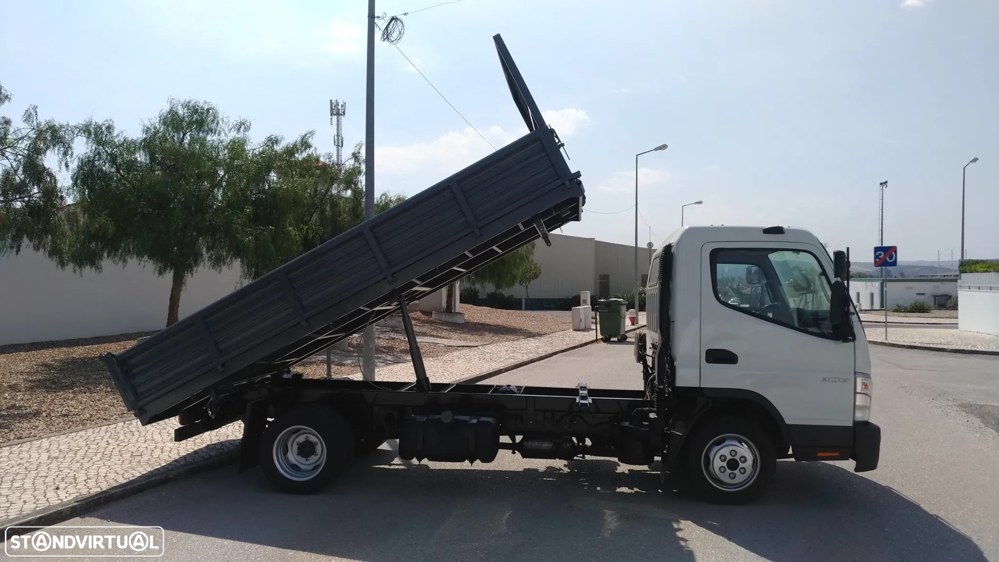 Mitsubishi Canter Fuso 3C15 basculante - 4