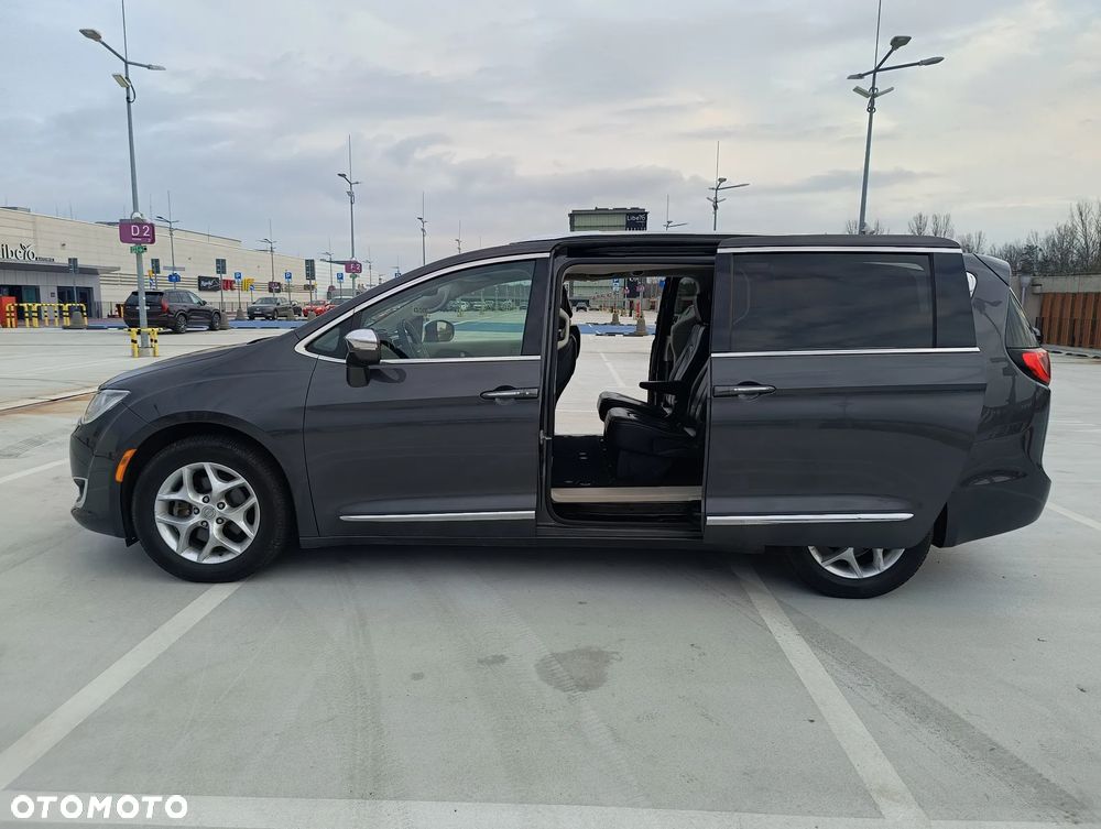 Chrysler Pacifica - 7