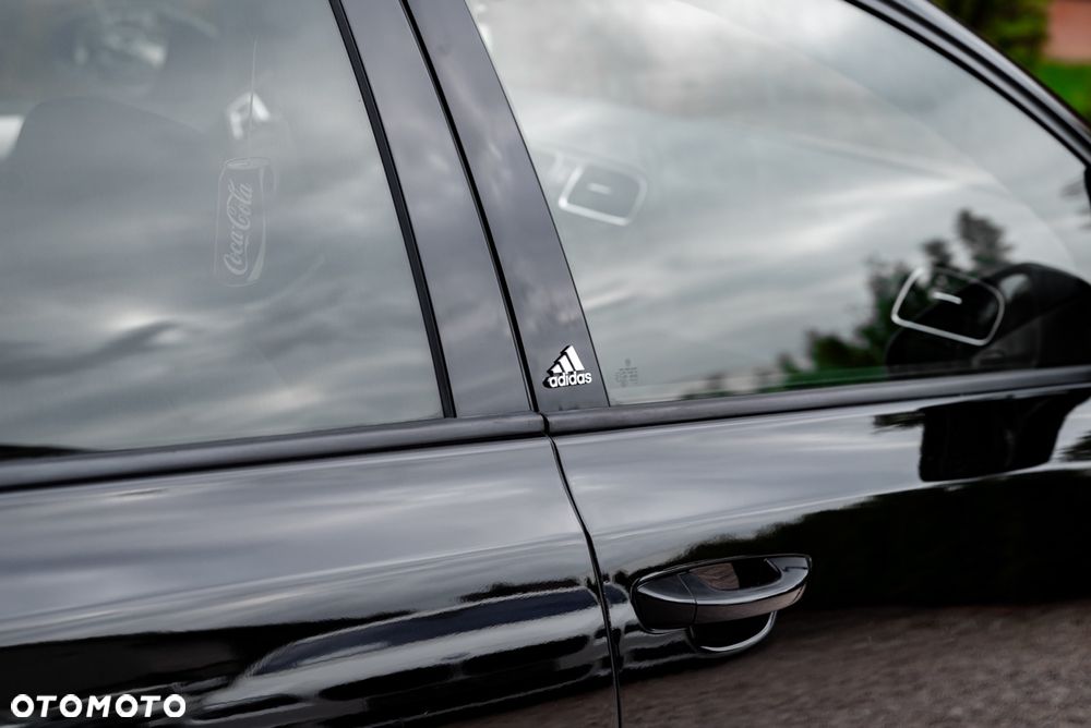 Volkswagen Golf 2.0 GTI adidas - 11
