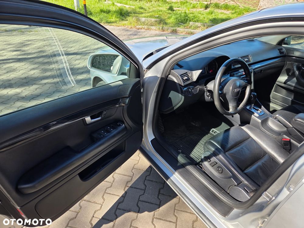 Audi A4 Limousine - 10