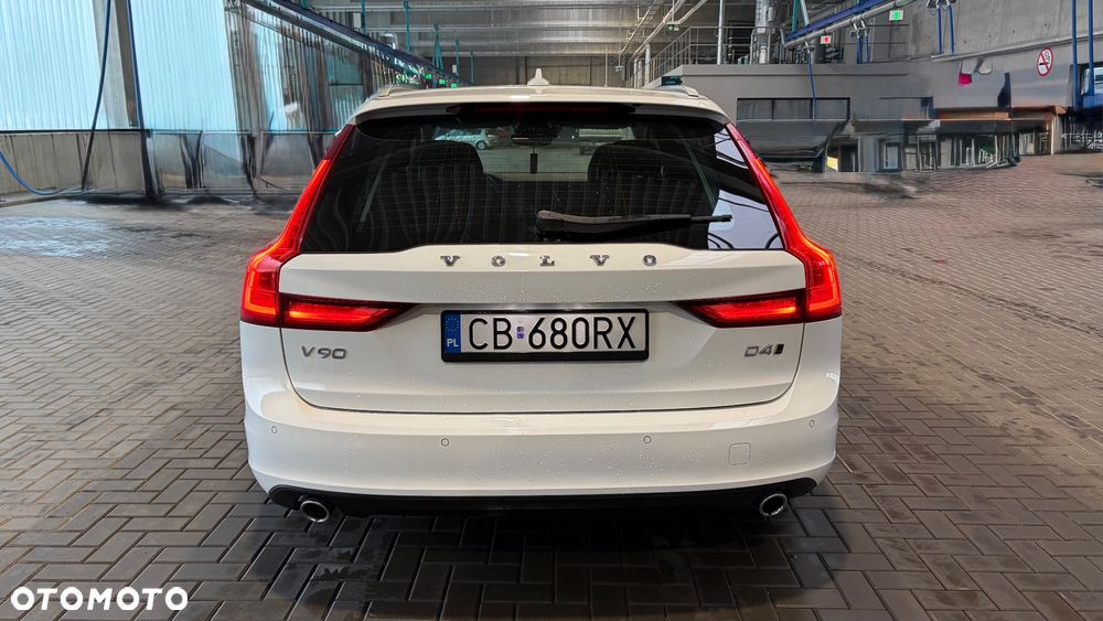 Volvo V90 D4 SCR Momentum Pro - 4