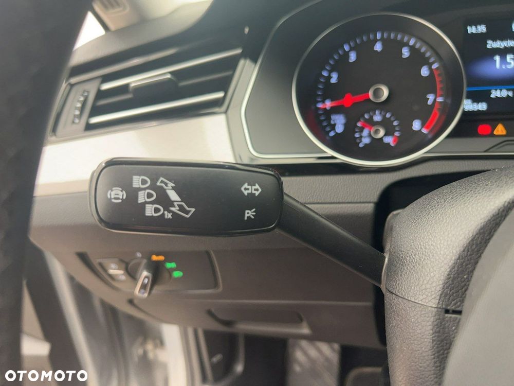 Volkswagen Passat - 25