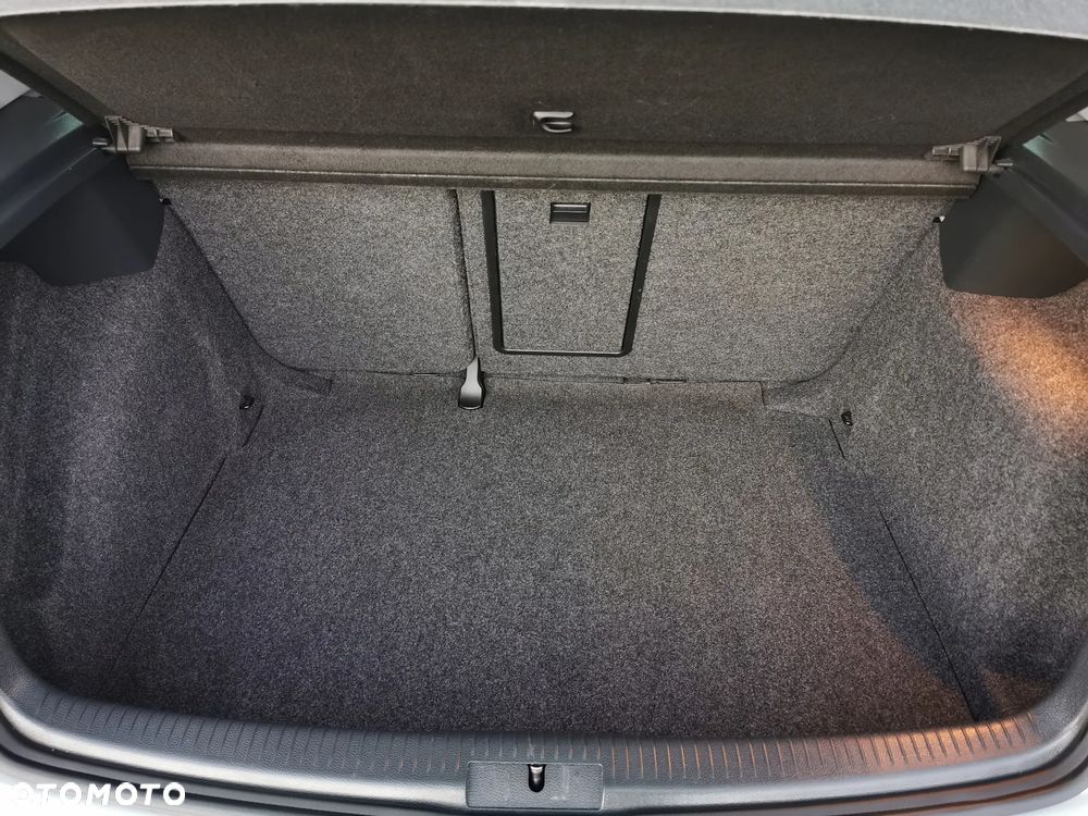 Volkswagen Golf - 37