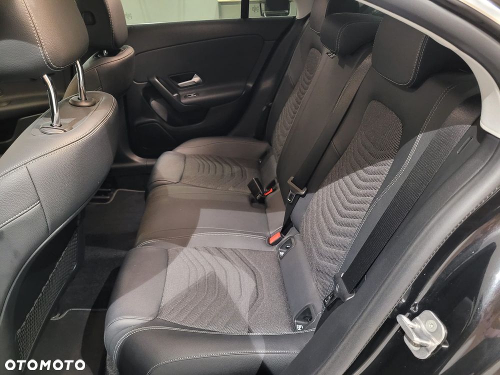 Mercedes-Benz CLA 200 7G-DCT - 9
