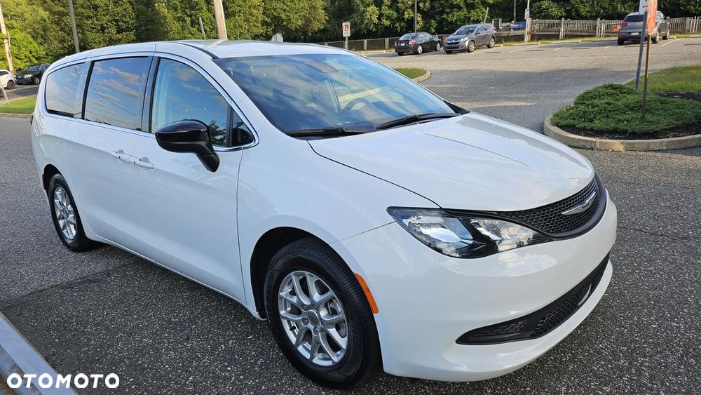 Chrysler Pacifica - 1