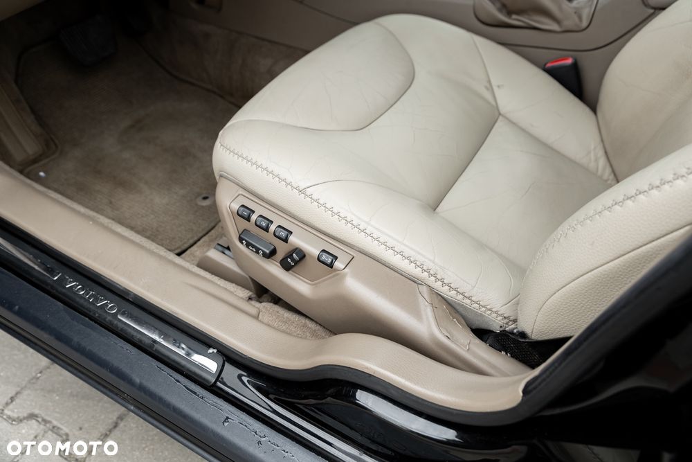 Volvo XC 70 AWD Momentum - 25