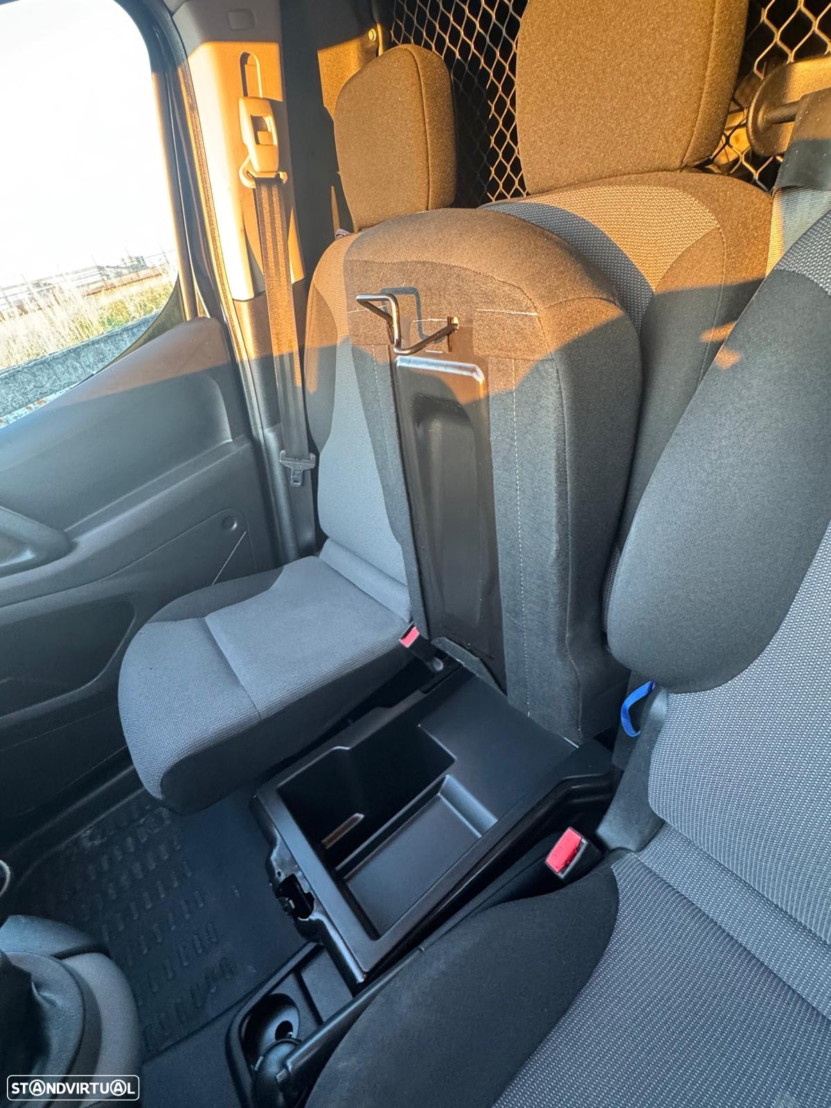 Citroën Berlingo 1.6 BlueHDI L1 3L 100cv IVA DEDUTÍVEL - 28