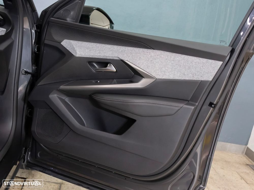 Peugeot 3008 1.2 Hybrid Allure e-DCS6 - 12