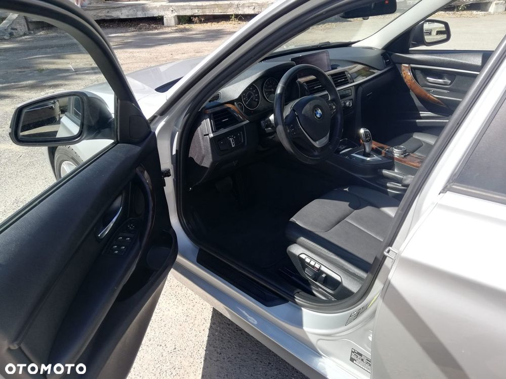 BMW Seria 3 328i xDrive - 13