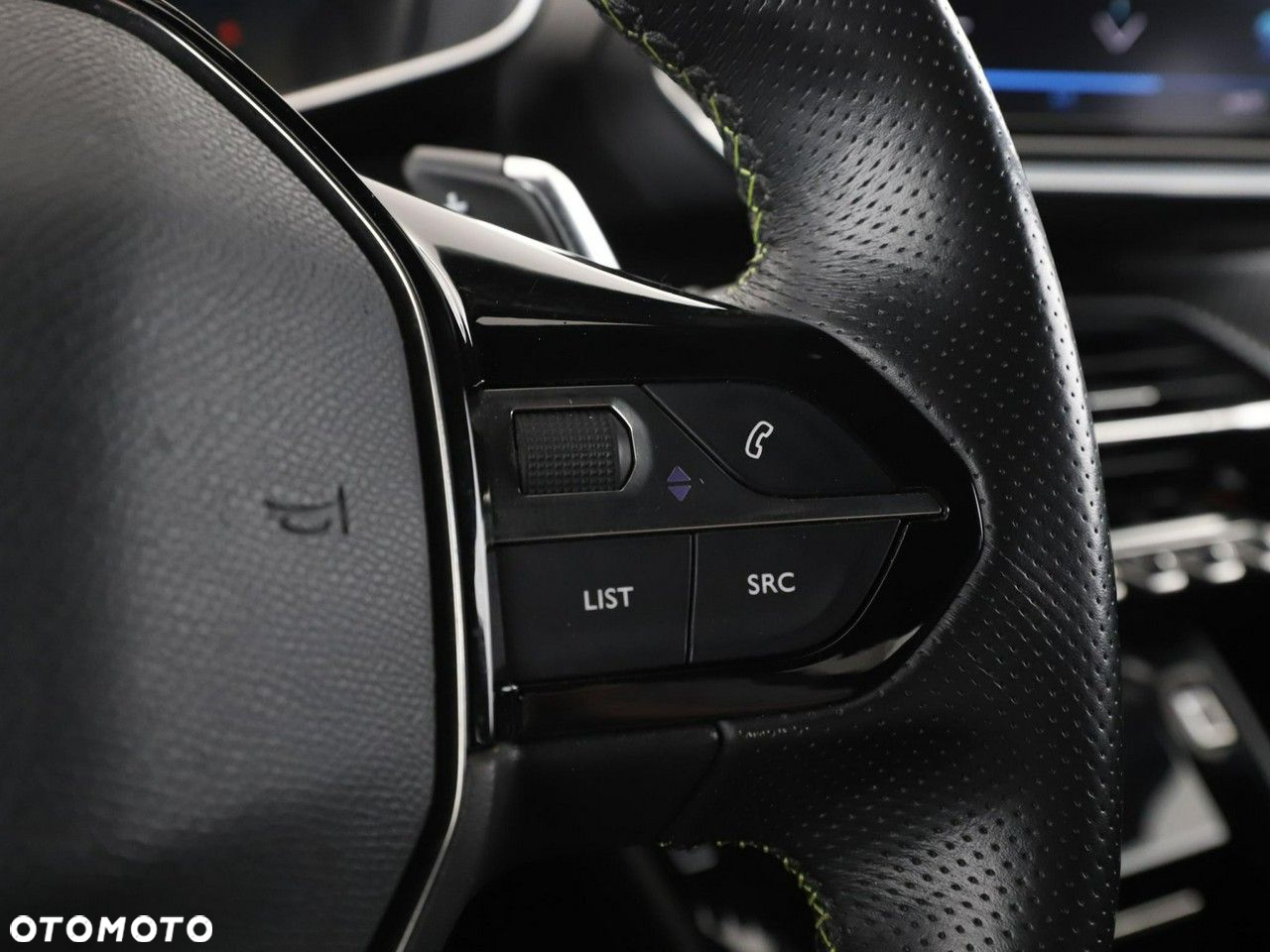 Peugeot 2008 PureTech 130 EAT8 GT - 34