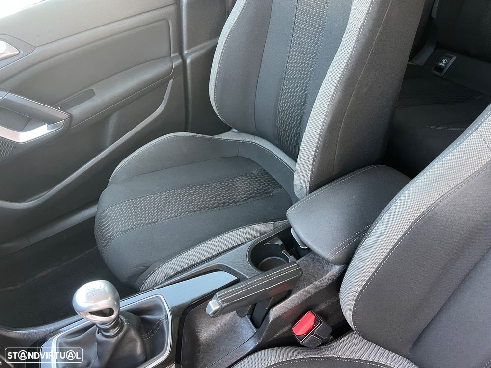 Peugeot 308 1.6 BlueHDi Allure J17 - 26