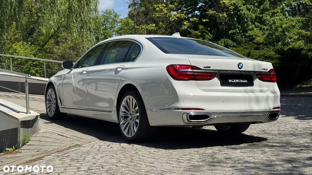 BMW Seria 7 750Li xDrive - 9