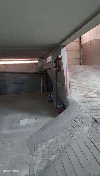 Aluga-se Lugar de Garagem R. Boavista Porto - Grande imagem: 3/3