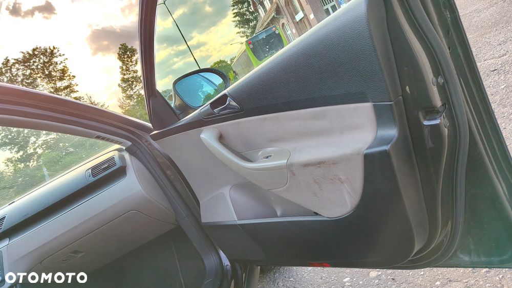 Volkswagen Passat 2.0 FSI Comfortline - 17