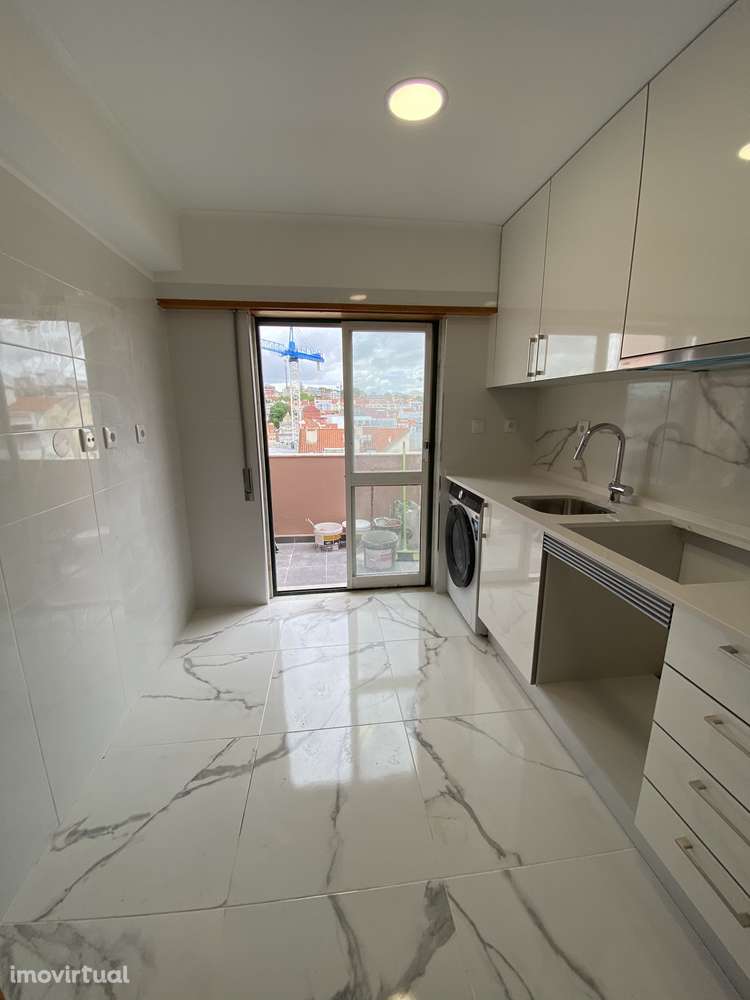 Lisboa. Arroios. Agradável apartamento T0 com 2 varandas. - Grande imagem: 4/17