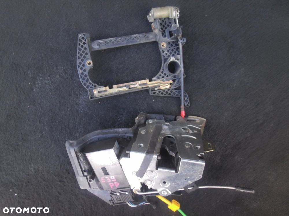 ZAMEK DRZWI PRAWY PRZÓD PRZEDNI EU 8352165 BMW E39 95-00 - 4