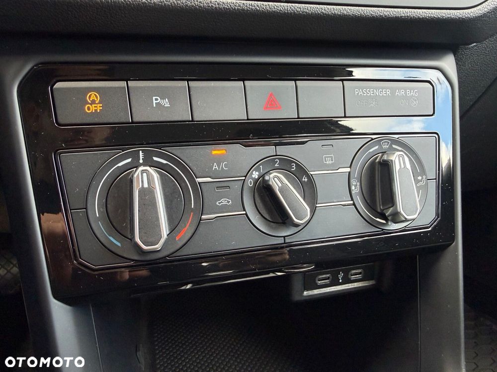 Volkswagen T-Cross - 24