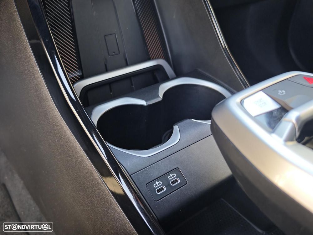 BMW iX2 eDrive20 Pack Desportivo M - 42