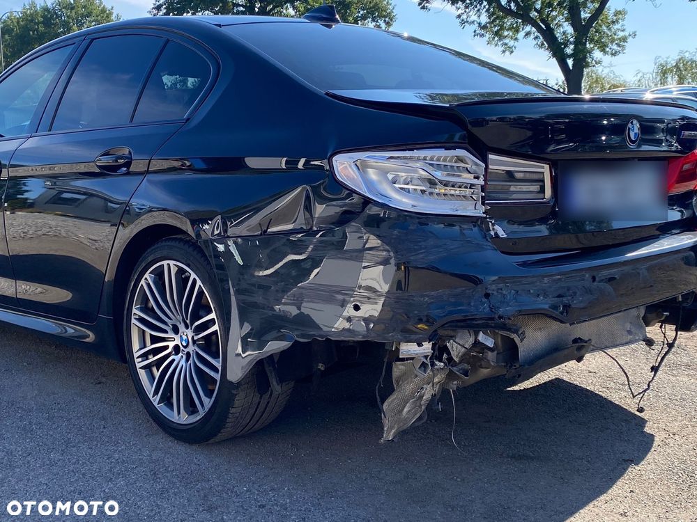 BMW Seria 5 M550i xDrive sport - 14