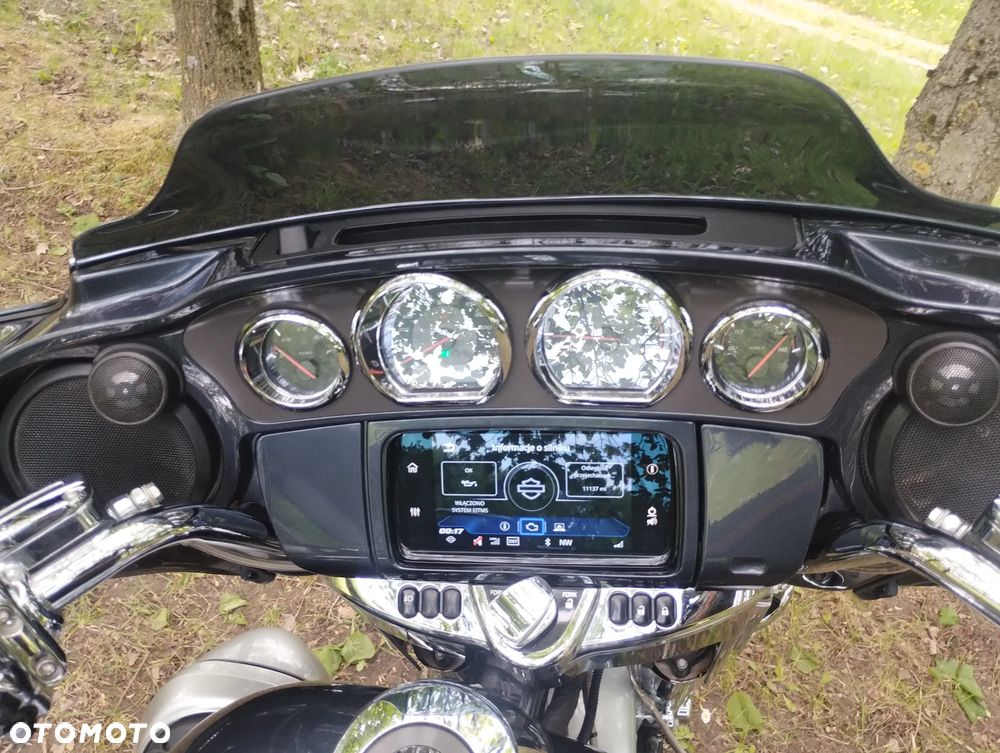 Harley-Davidson CVO Street Glide - 35