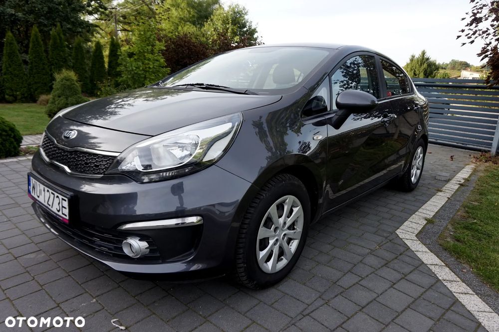 Kia Rio 1.2 L - 12