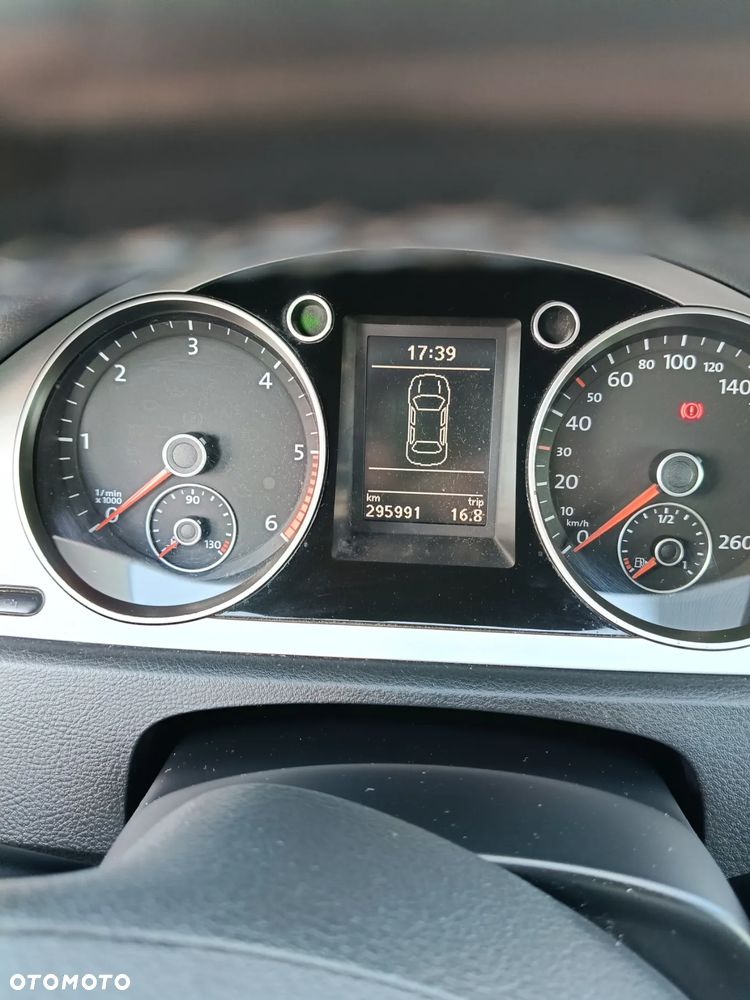 Volkswagen Passat 2.0 TDI DPF Highline - 15