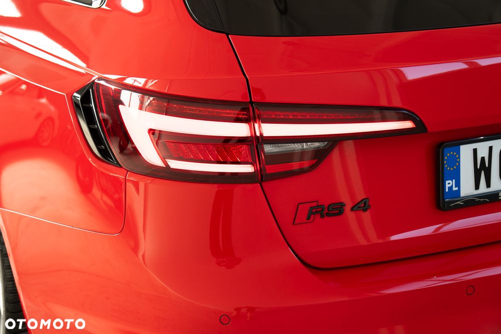 Audi RS4 Avant - 11