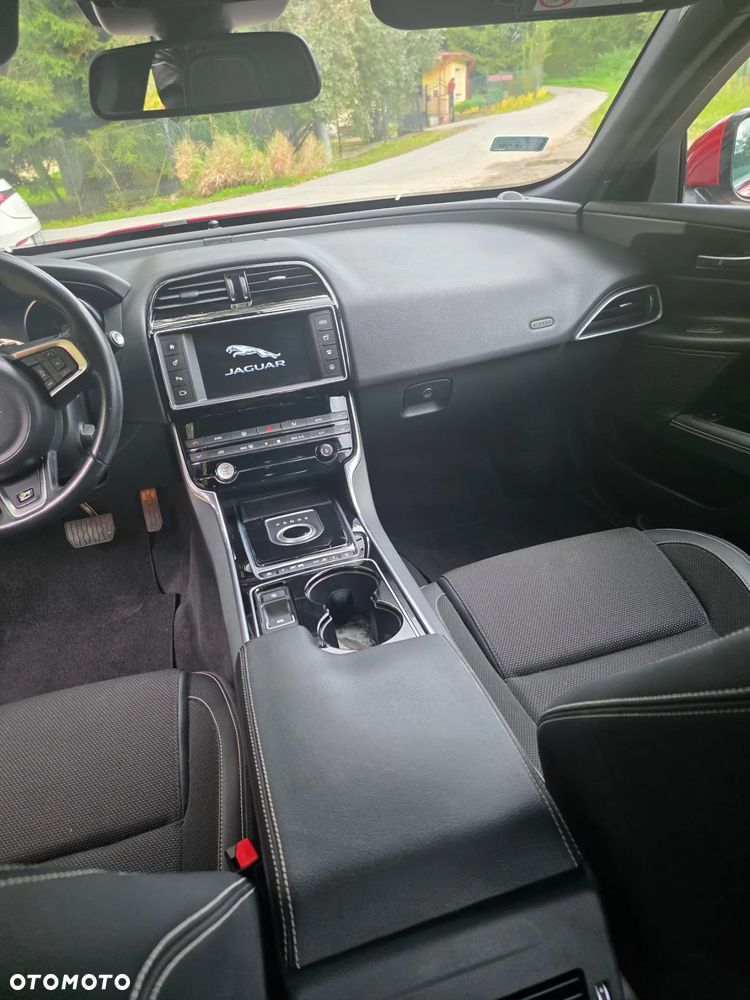 Jaguar XE E-Performance R-Sport - 17