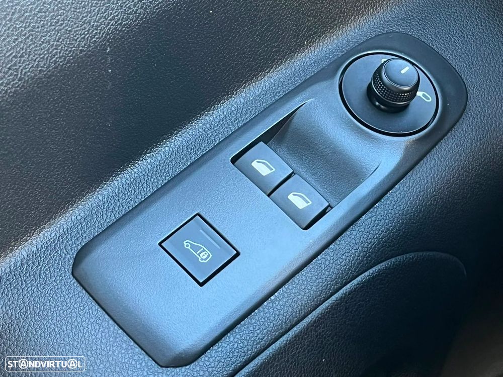 Opel Combo Cargo M Elétrico 50kWh - 9