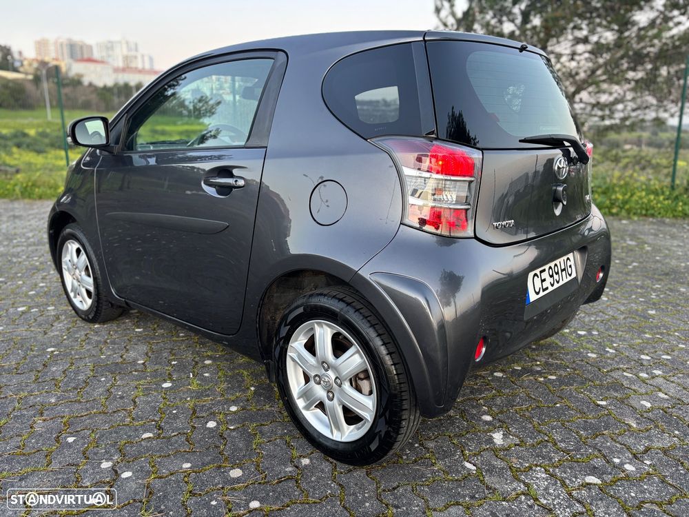 Toyota iQ - 4