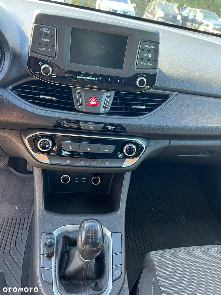 Hyundai i30 1.6 D Classic + - 15