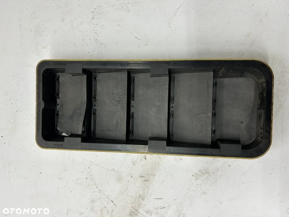 Volvo V-40 II kratka wentylacji karoserii 8623444 2012- - 1