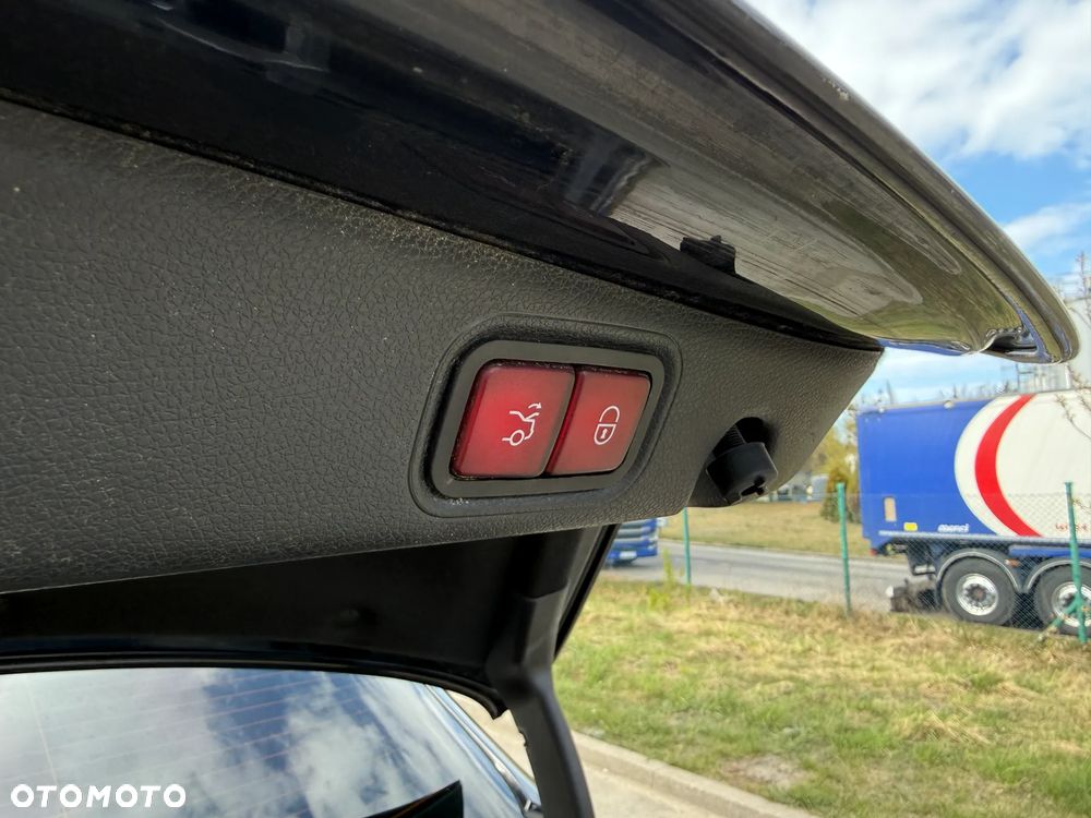 Mercedes-Benz Klasa E 220 d 4-Matic 9G-TRONIC - 9