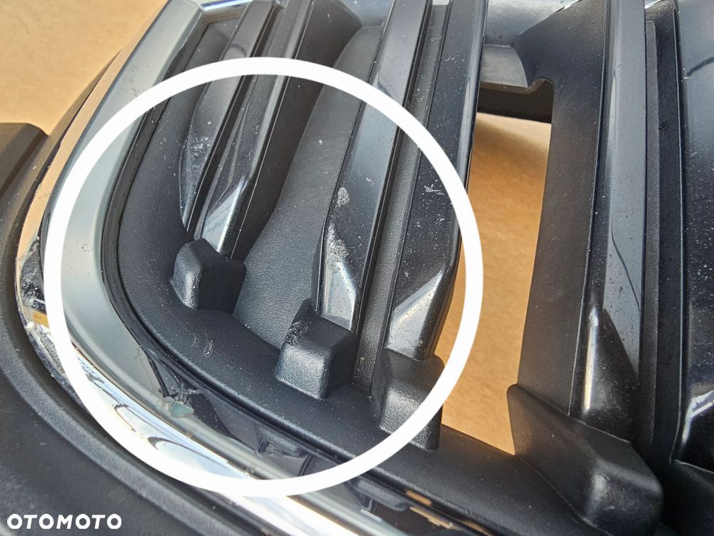 Grill atrapa Skoda Octavia 5E3853653C - 4