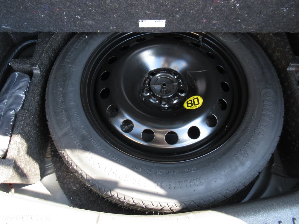 Ford Kuga 2.0 TDCi 2x4 Titanium - 40