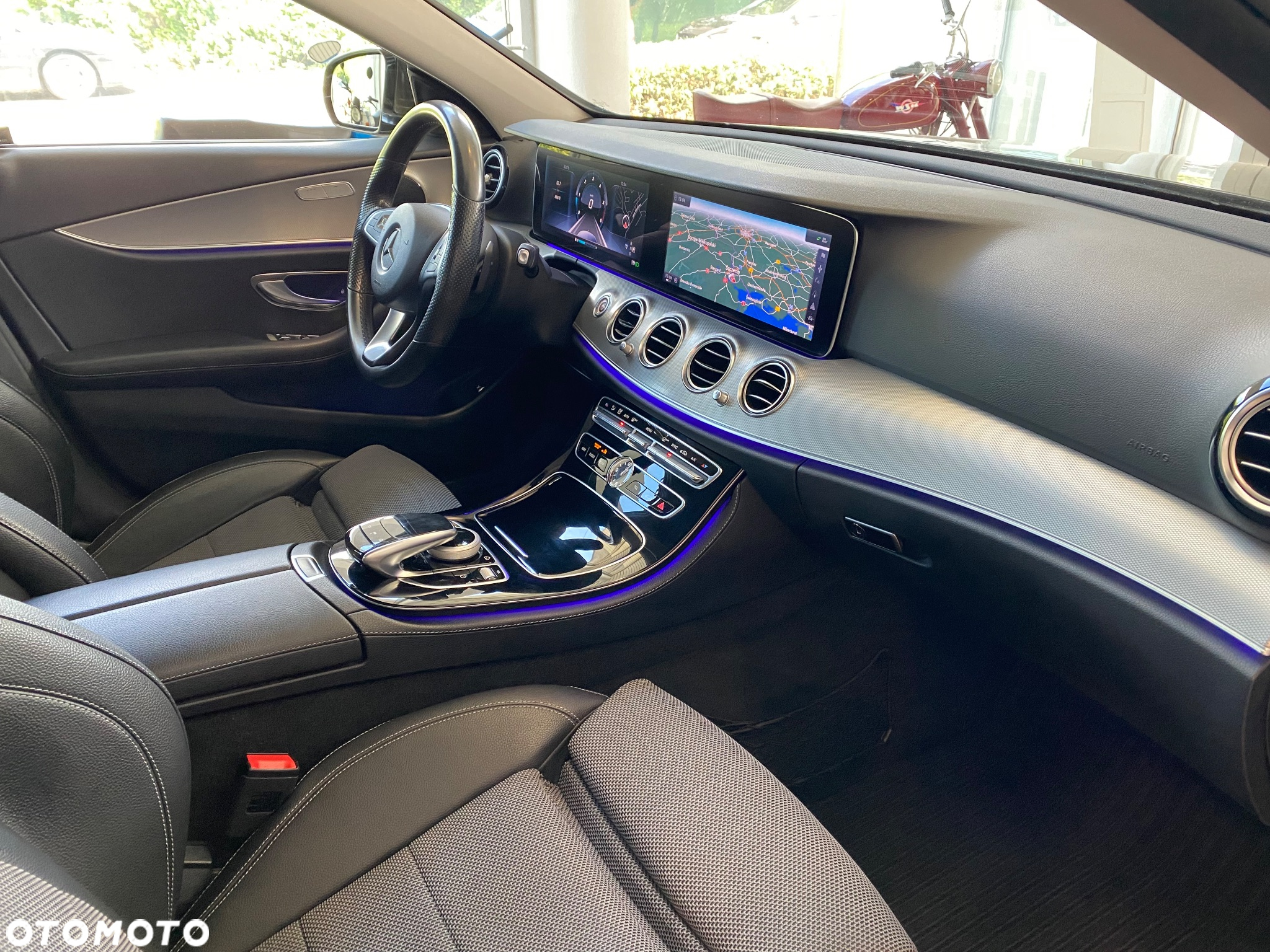 Mercedes-Benz Klasa E 220 d 9G-TRONIC - 21