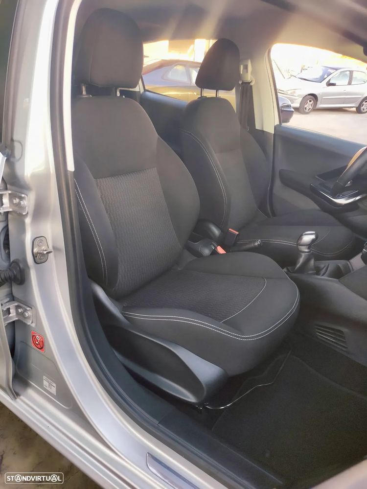 Peugeot 208 1.2 VTi SE Style - 19